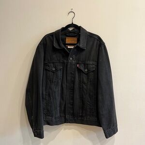 Levi's Classic Trucker Midweight Denim Jacket